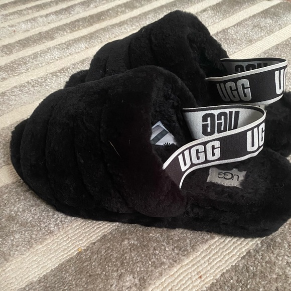 Women’s Ugg slides - Picture 1 of 2